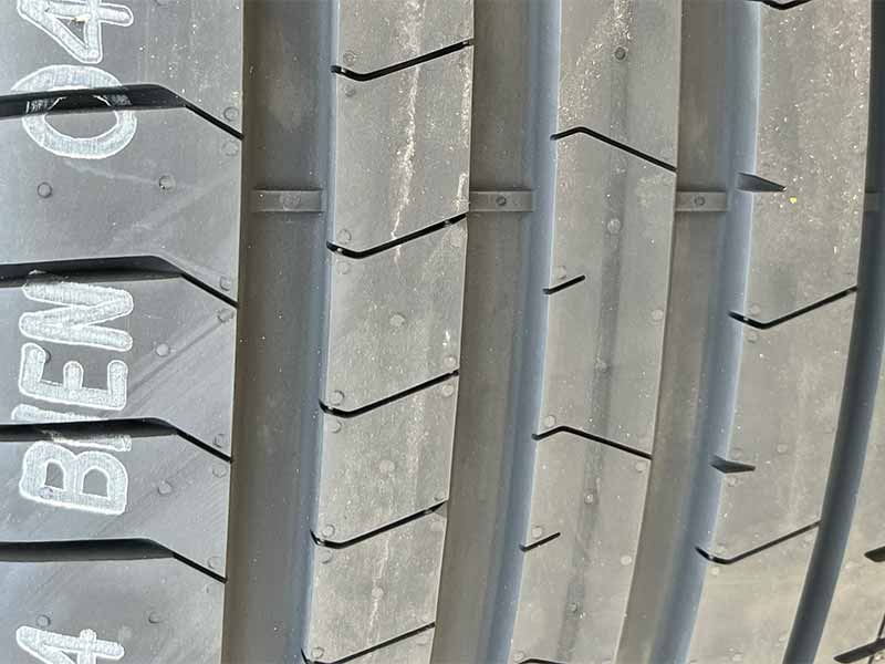 tire wear bars (indicators)