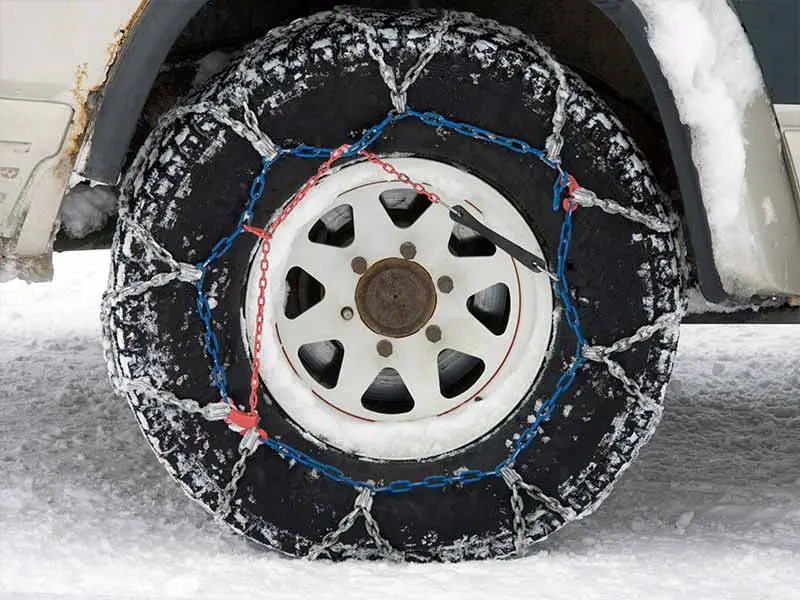 how many inches of snow require chains