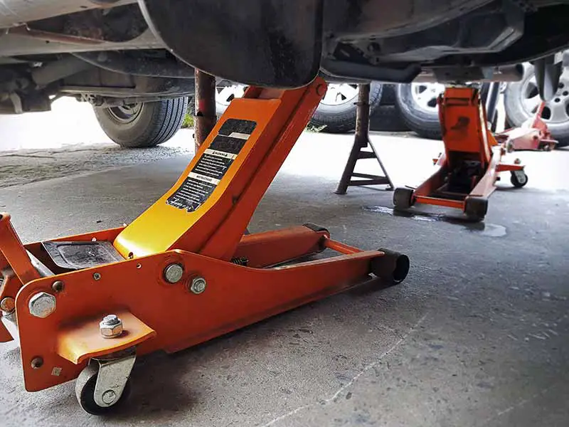 jack stands and hydraulic jacks