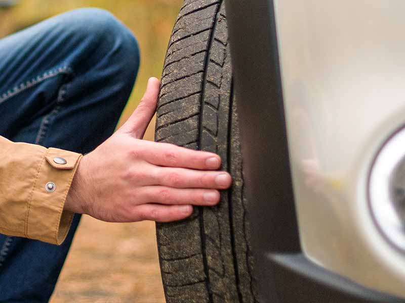 how to know which tire needs air without gauge