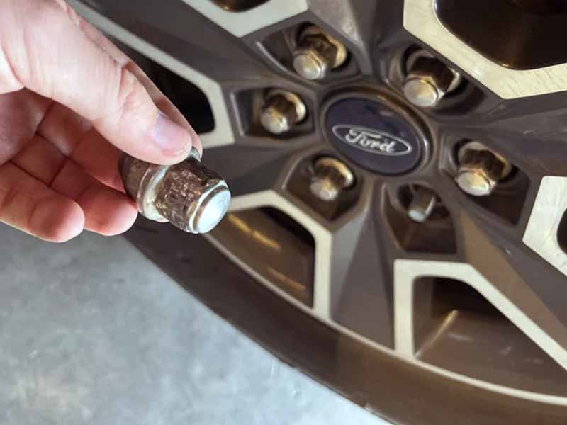how to replace a missing lug nut