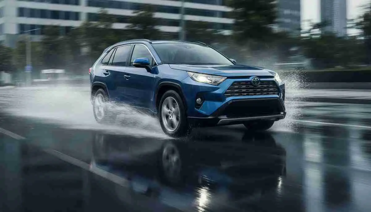 With very good wet weather performance, the Vredestein HiTrac All Season provides confident grip on rain-soaked roads.